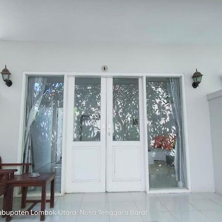 Pineapple Guest House Gili Islands Exterior photo