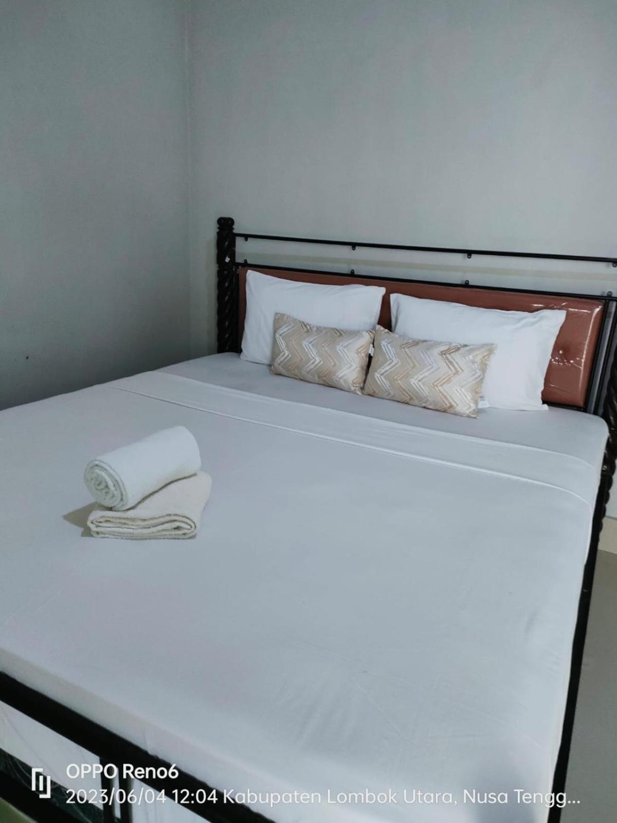 Pineapple Guest House Gili Islands Exterior photo