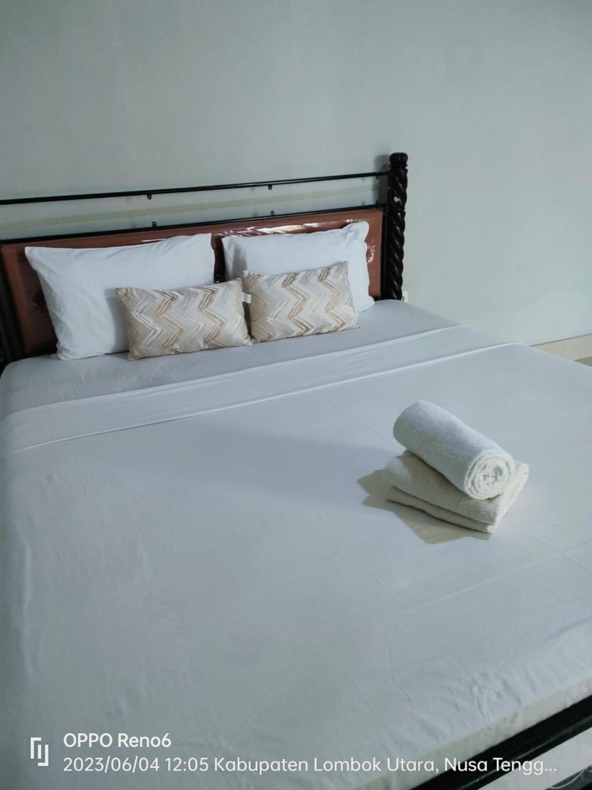 Pineapple Guest House Gili Islands Exterior photo